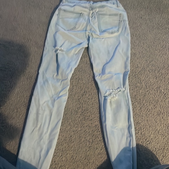 Light blue jeans size 7 barley worn - Picture 2 of 3